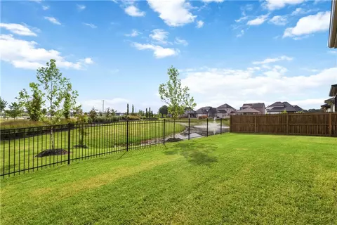 Exterior - 450 Fox Trl, Springdale, AR 72762 photo 3 of 6