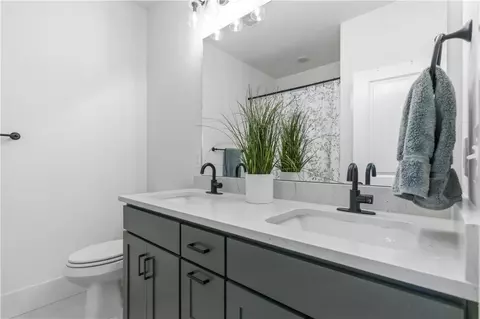 Bath - 450 Fox Trl, Springdale, AR 72762 photo 4 of 5