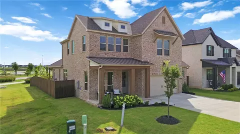 Exterior - 450 Fox Trl, Springdale, AR 72762 photo 4 of 6