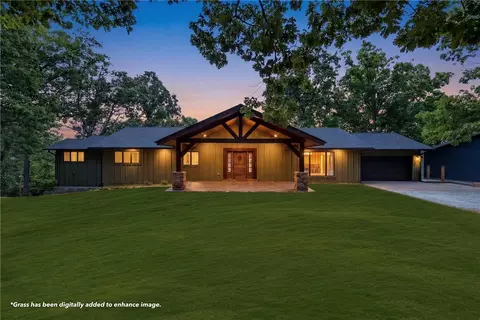 3707 Mundell Rd, Eureka Springs, AR 72631