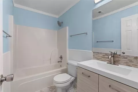 Bath - 207 E Post Rd, Rogers, AR 72758 photo 3 of 3