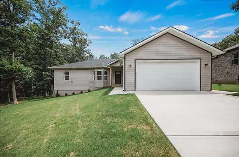 8 Whitstable Dr, Bella Vista, AR 72714