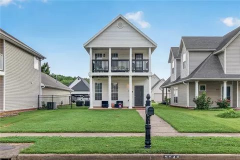 3648 S Tower Cir, Fayetteville, AR 72704