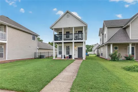 3648 S Tower Cir, Fayetteville, AR 72704