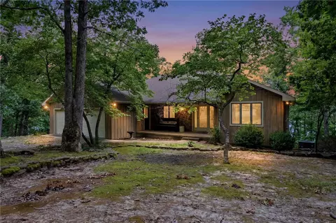 891 Lakeview Dr, Eureka Springs, AR 72631