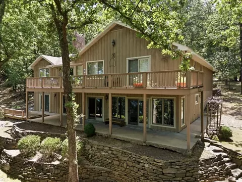 891 Lakeview Dr, Eureka Springs, AR 72631