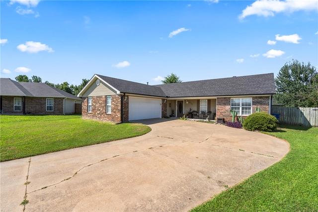 210 Perry Cir, Gravette, AR 72736