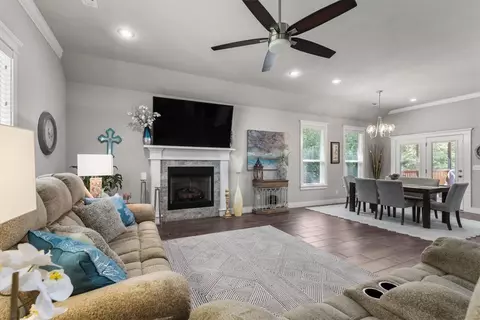 1 Embleton Dr, Bella Vista, AR 72714