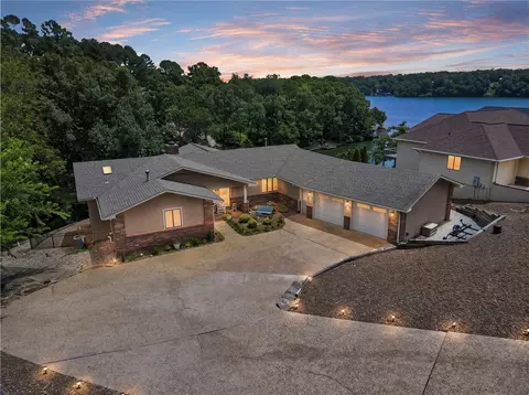 65 Forfar Dr, Bella Vista, AR 72715