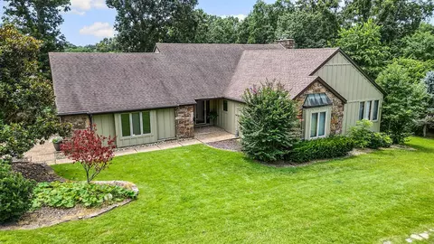 2 Ettington Dr, Bella Vista, AR 72714