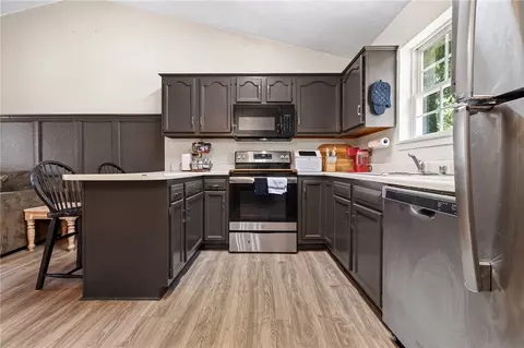 Kitchen - 3611 Shields Dr, Harrison, AR 72601 photo 2 of 2