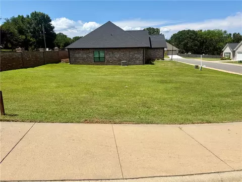 1901 Harbor Ln, Russellville, AR 72802