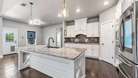 1010 Silver Maple St, Centerton, AR 72719 photo 3
