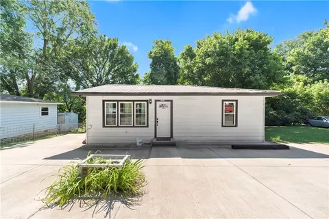 141 S Allen St, Cave Springs, AR 72718