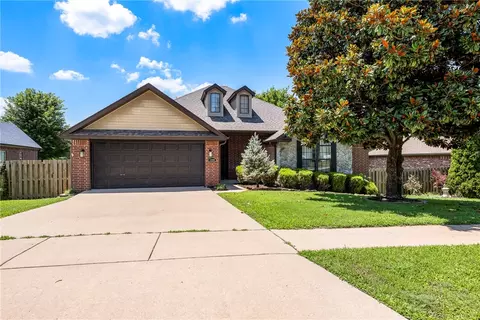 1989 Batsford Dr, Fayetteville, AR 72704