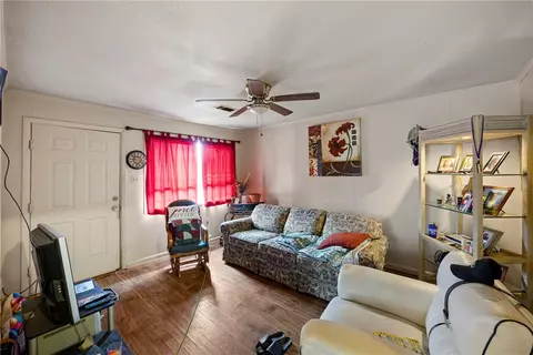 Living - 820 822 Pine St, Conway, AR 72032 photo 2 of 4