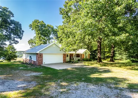 11133 Roggen Ln, Gravette, AR 72736