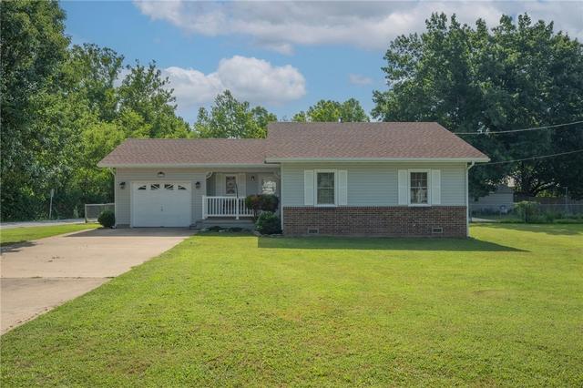 111 Amber St, Cassville, MO 65625