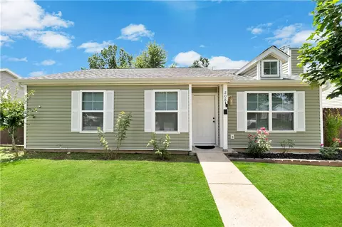 208 SE 17th St, Bentonville, AR 72712