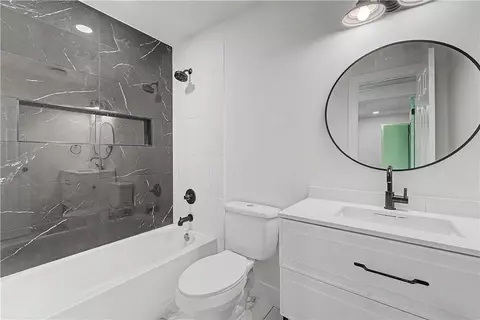 Bath - 301 Wright Ave, Springdale, AR 72764 photo 1 of 2