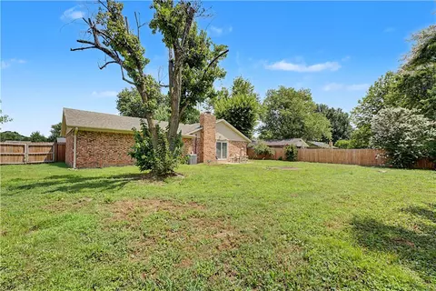 Exterior - 301 Wright Ave, Springdale, AR 72764 photo 6 of 6