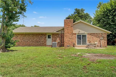 Exterior - 301 Wright Ave, Springdale, AR 72764 photo 5 of 6