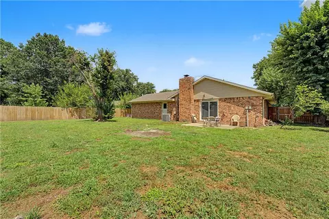 Exterior - 301 Wright Ave, Springdale, AR 72764 photo 4 of 6