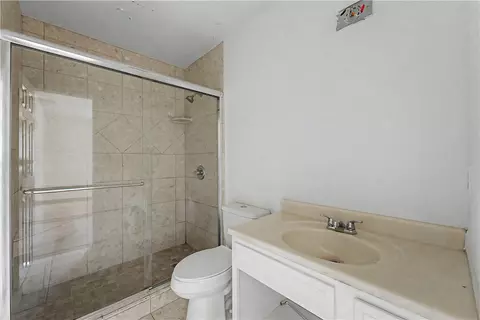 Bath - 301 Wright Ave, Springdale, AR 72764 photo 2 of 2