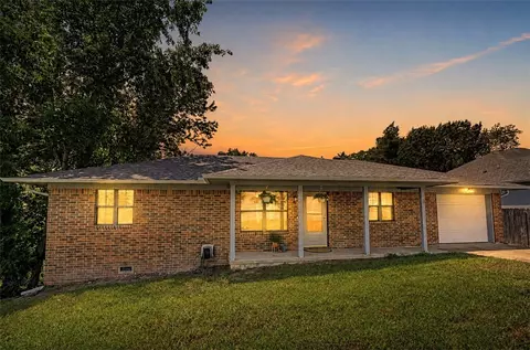 8 Dillow Ln, Bella Vista, AR 72714
