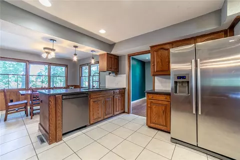Kitchen - 809 Summit Loop, Rogers, AR 72756 photo 2 of 4