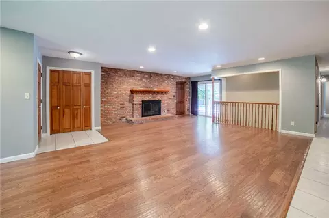 Living - 809 Summit Loop, Rogers, AR 72756 photo 3 of 8