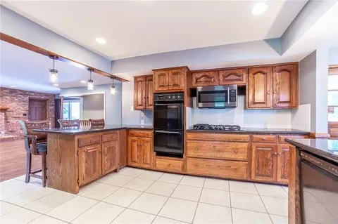 Kitchen - 809 Summit Loop, Rogers, AR 72756 photo 4 of 4