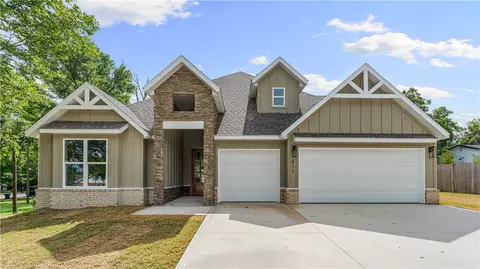 811 N Mount Olive, Siloam Springs, AR 72761