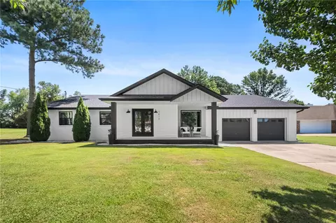 1413 Mayflower Rd, Bentonville, AR 72713