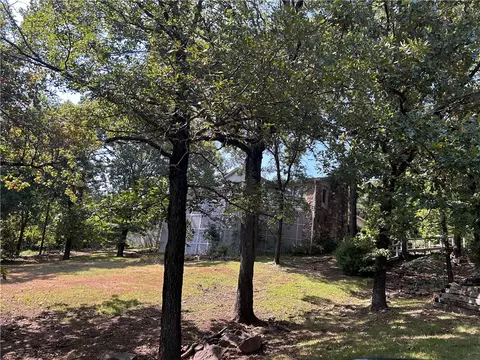 61 Abbey Rd, Russellville, AR 72802