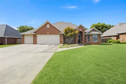 285 S Briarhill Dr, Farmington, AR 72730