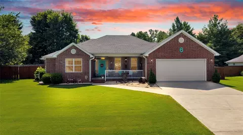6 Breeghle Ln, Bella Vista, AR 72714