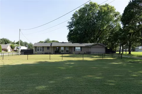 497 Rheas Mill Rd, Farmington, AR 72730