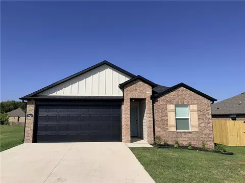 1924 Thelma St, Springdale, AR 72762