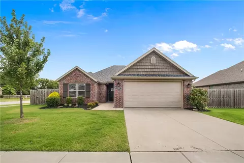 204 S Amber Dawn Ave, Farmington, AR 72730
