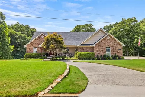 1520 N Woodland Dr, Rogers, AR 72756