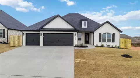 1411 Hillcrest Ave, Cave Springs, AR 72718