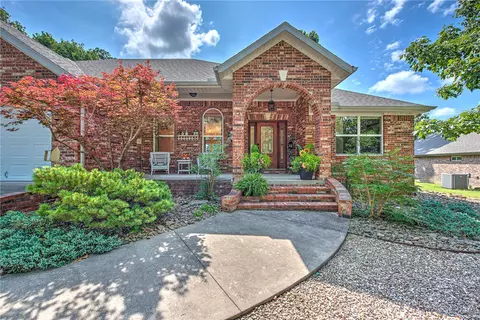 3 Kirk Ln, Bella Vista, AR 72715