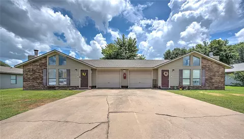 2009 Ab Christy Dr, Springdale, AR 72764