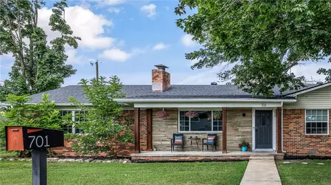 701 NW Ford Ln, Bentonville, AR 72712