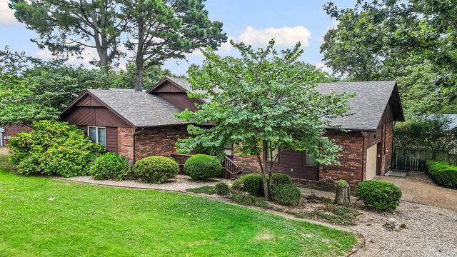 2 Metfield Dr, Bella Vista, AR 72714