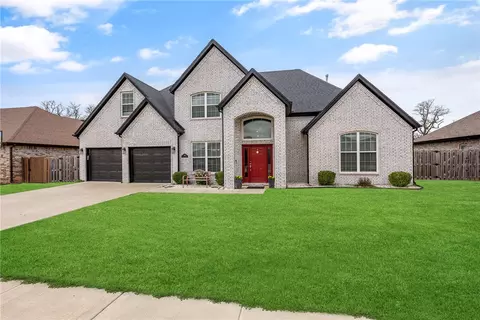 1860 Sunrise Cir, Centerton, AR 72719
