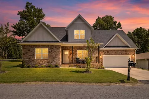 1 Kirkcudbright Dr, Bella Vista, AR 72715