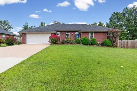 1109 Mockingbird Ln, Siloam Springs, AR 72761