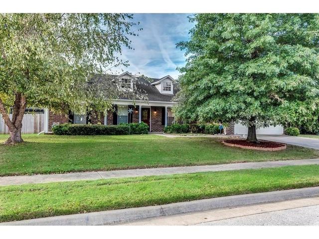 1909 SW Pine Ave, Bentonville, AR 72713